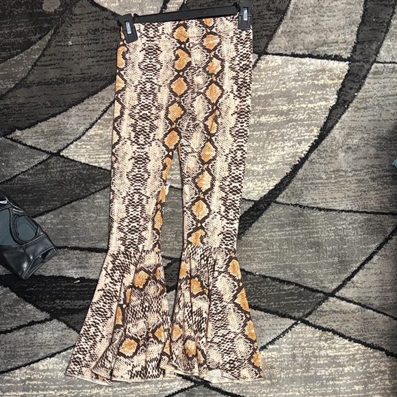 SHEIN Other - SHEIN Snake Print Flared Kids Bottoms
